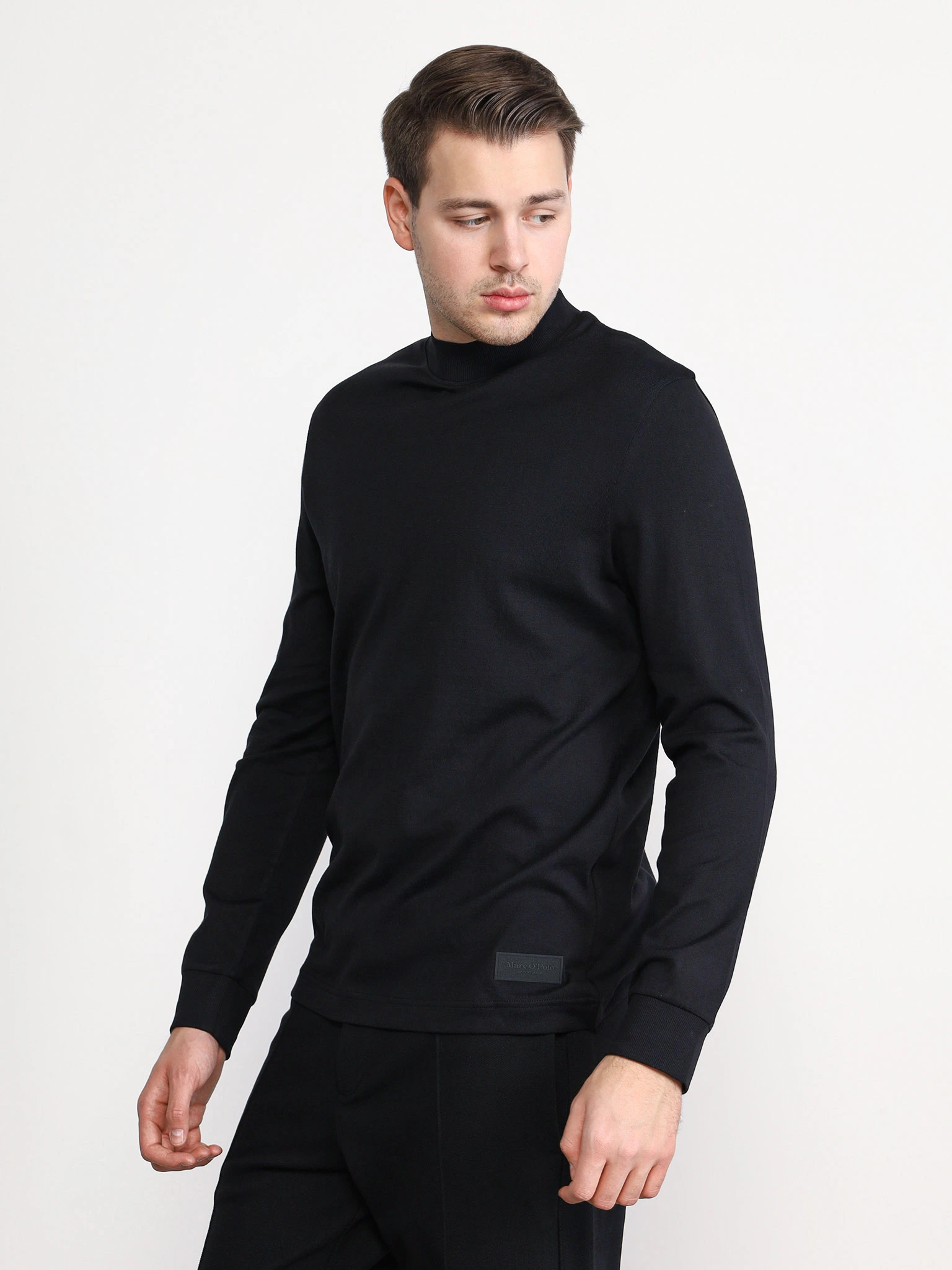 Футболка черного цвета из хлопка с длинным рукавом